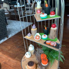 セントレジスバンコク
アリスのアフターヌーンティー
スイーツ系は美味しかったけど、
おかず系はクセ強め。