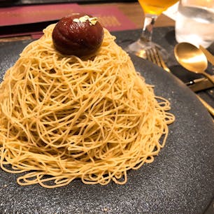 #黄金モンブラン

名物の絞りたてモンブランを様々なスタイルで味わうことができます♪
次回は、季節の果物モンブランをいだだきたいと思います(^^)

#愛知#名古屋#大須
#栗りん