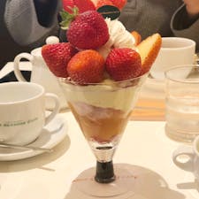 フォーシーズンズカフェ　いちごパフェ