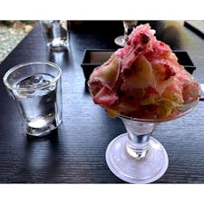 【神奈川】まるでお花のようなかき氷が食べられる？小田原のカフェ “カフェ 空”
.
.
.
JR東海道線の小田原駅から徒歩約15分のところにあるこのお店は、フルーツとかき氷が合わさったスイーツ“花氷”をいただけます。お好みに合わせてシロップを変更することもできるのでその日の気分に合わせてトッピングを自由にカスタマイズできます。
.
.
.
徒歩で行く場合は、街中のかなりひっそりとした場所に立地しているのでよく地図を確認して下さい。かなり坂が多く、行きは結構疲れました笑
.
.
.
［アクセス］
JR東海道線 小田急線  小田原駅より徒歩約15分
.
#神奈川カフェ #小田原 #スイーツ #カフェ #かき氷 #花氷 #スイーツ巡り #小さな秋 #旅行