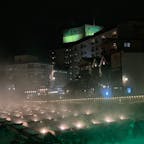 夜の草津温泉。
少し肌寒くなってきたため湯気と光がとてもきれいでした。