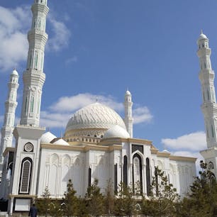 カザフスタンは基本的にイスラム教
美しいモスクが沢山あります。