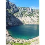 🇭🇷クロアチアのブルーレイク
🤸🏻‍♀️ひゃっほーーーい！って、叫びたくなるような景色。