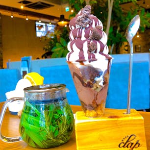 #濃厚チョコレートパフェ
#ボタニカルフレッシュハーブティー

#愛知#名古屋
#cafe clap