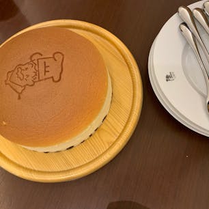 2020.08.12 大阪
お好み焼きもたこ焼きも美味しいお店を見つけることが出来た旅、安定のりくろーおじさんのチーズケーキ今回は焼きたてをお店で食べることが出来ました🧀みんなと出来たてホールを分けて食べる幸せは忘れられないな〜〜〜🤍