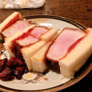 #カツサンド

夜のみ食べられる分厚いカツサンドです。食べ応えがありました(^^)

#京都
#とんかつ清水