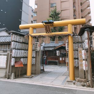 御金神社

金運UP⏫⛩
御朱印は金の文字で書かれています。
