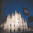 イタリア・ミラノ 
ミラノ 大聖堂
夜は大理石の白さが際立つ