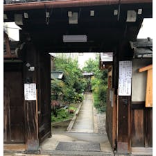 本光寺　油小路

ひっそりとしたお寺です。
奥で御朱印を頂けます。