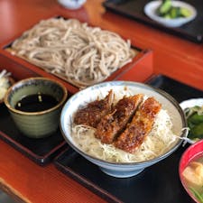 名物コンビ、蕎麦＆ソースカツ丼！

ハーフなのにまさかのボリュームだし、お蕎麦がびっくりするくらいのおいしさ。さすが南会津！また食べに行きたいです。

#会津田島 #柏屋