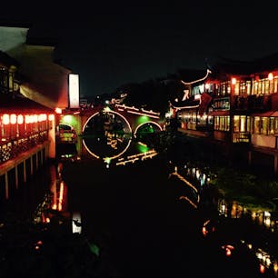 上海、七宝。チーバオに近い発音かと。中心から簡単に行ける水郷の街。