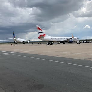ナミビア、ウィントフック空港に駐機するBAの機体。
何も期待しないBAのフライトですが、英国訛り？正統なイングリッシュのキャプテンの挨拶、惚れ惚れします。Lovely!