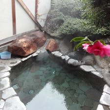 こじんまりしていますが、素敵な露天風呂があります