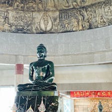 バンコク　ワットタンマモンコン
翡翠から彫られた大仏と観音像