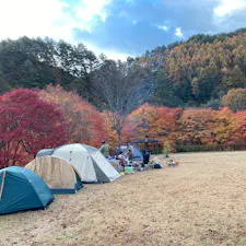 樽尾沢キャンプ場
箕輪ダム(もみじ湖)そば
水場とトイレ、木の椅子とテーブルあります。なんと、無料。