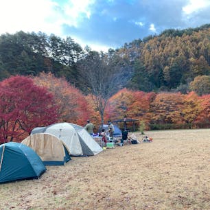 樽尾沢キャンプ場
箕輪ダム(もみじ湖)そば
水場とトイレ、木の椅子とテーブルあります。なんと、無料。