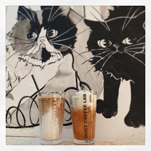 DUCT COFFEE LAB☕️🐈

恵比寿駅から少し歩いたところにあるカフェ。
壁に描かれたたくさんの猫が可愛い🥰