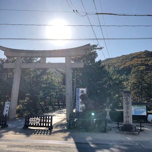 岡山県吉備津彦神社の鳥居
備前焼の巨大な狛犬がお守りしています

2020/11/14