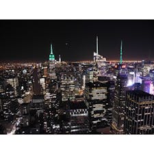 Top of the Rockからの夜景
ここに登れたことの喜び
さすがは世界の中心って感じの煌びやかさでした