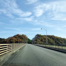 さくら湖にかかる蛇沢大橋
