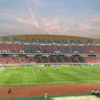 バンコク　ラチャマンカラ国立競技場
サッカーの試合を観に行きました。
西側の客席はちょうど日陰になっていたので、暑くなく快適に観戦できました。
やっとタイナショナルチーム監督の西野監督が見られた♪♪♪
