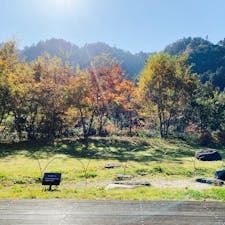📍東京都｜あきる野市
 ✈︎ 2020.11

［ 秋 川 渓 谷   瀬 音 の 湯 ］

都心から1時間で行ける大自然、
秋川渓谷を眼下に望む温泉「瀬音の湯」。
とろっとした泉質の温泉は
肌がすべすべつるつるになる、とっても人気の温泉！

温泉のあとに、この自然を眺めながらデイベッドで休めるスペースがあって、居心地最高でずっと居れちゃう👏