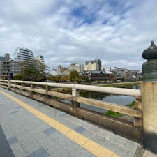 五條大橋⑥
鴨川に架かる橋では此の五條大橋が一番大きな橋と思います。

#日本百名橋 #全国橋巡り　#京都　#サント船長の写真　#御所の橋　#京都御所