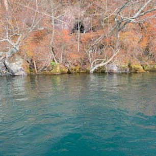 十和田湖
紅葉は少しだけ残ってました