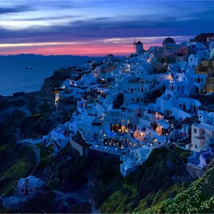 📍Santorini, Greece
ギリシャ、サントリーニ島のイアの日没。
本当にもう一度行きたい場所！