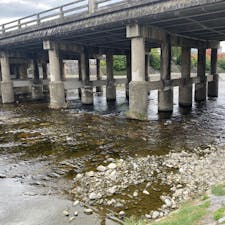 三條大橋
　三条大橋が歴史に登場するのは，古くは，室町時代までさかのぼります。「応永30(1423)年，三条橋の造営料を幕府は廷臣（朝廷に仕える臣下）に課したので，広橋兼宣(ひろはしかねのぶ)が公方御倉(将軍家の財産を預かる土倉)禅住坊に納めている。」との記載がありました。
(京都市ＨP寄り)

此の橋は日本百名橋に選ばれて居ます。

#京都　#日本百名橋 #全国橋巡り #サント船長の写真