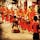 世界遺産の古都、ルアンパバーンでの僧侶による托鉢の光景