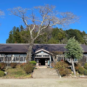 廃校になってしまった学校を価値あるものとして保存してあるので、ドラマや映画の舞台になっているようです。