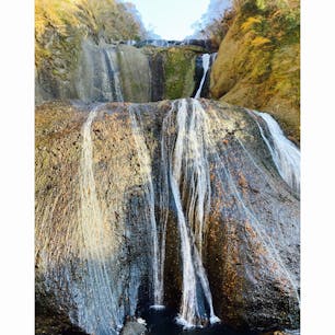袋田の滝
雨が少ないせいか、水の量も少なかったようでした。