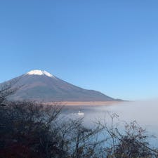 早朝の山中湖と富士山🗻

湖面からもやが立ち込め、幻想的な風景でした。