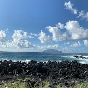 三宅島から見える御蔵島