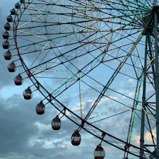 葛西臨海公園🎡

お弁当持ってピクニックしたり、
バドミントンしたりと広々くつろげる！
観覧車見ながら寝転がってボーッとするのも
良かった✨