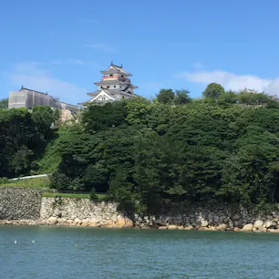 クルージング船からの唐津城 #佐賀県 #唐津市 #唐津城 #七ツ釜 #クルージング #天然記念物 #2歳子連れ旅 2020.7月