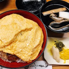 京極かねよ
きんし丼
卵のボリュームすごい。
肝吸いの昆布出汁がすごく美味しかった。