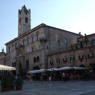 アスコリ・ピチェーノ　ポポロ広場