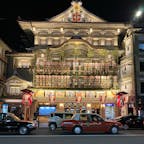 南座「吉例顔見世興行」

京都市東山区に南座は有ります、
昔は南座の前に北座も有りましたが、現在は此処に北座が有ったと言う立札が有ります。
今では南座は超一流の劇場ですが、昔は鴨川の河川敷に芝居小屋は有りました。

#京都　#祇園　#サント船長の写真