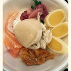 青森のっけ丼
チケットを買って市場を巡ってごはんの上に食材をのせていきます。
楽し美味しです。