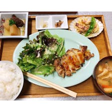 レイコ食堂　鶴橋
4、5種類ある中から
今日はトリにしました。850えん!