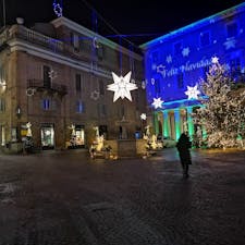 ウルビーノ　共和国広場のクリスマスツリー　19年末撮影