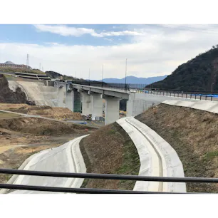 完成間近の新阿蘇大橋