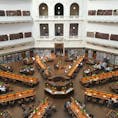 State library of Victoria (🇦🇺)

こんなおっきくて吹き抜けの素敵な空間なかなかない📚🌿！
地元の方たちが勉強してる中観光客はみんな写真撮りまくり、、🙇🏻‍♂️