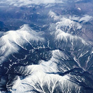 飛行機の中から😊
南アルプスの山々が雪化粧をまとっていてとても綺麗でした🗻🗻🗻