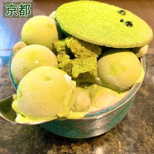 京都駅すぐのカフェ「FUKUNAGA901」﻿
﻿
食べた記憶は確かにあるのですが、味の感想等を書いたメモ機能がどこかへ消えてしまったので、覚えている限りの感想を箇条書きでご紹介します！😂﻿
﻿
﻿
抹茶メモリー💽﻿
①見た目が可愛らしく、下の苔の台と相まって目で楽しめるスイーツ👀﻿
②食感が様々で楽しかった🍃﻿
③抹茶の苦味、甘味のバランス良し○﻿
④アイスを早く食べないと溶ける...！﻿
⑤器は綺麗だけど傾きやすいデザイン？のせいかちょっと食べづらかった記憶💦﻿
﻿
﻿
以上、味の感想がほとんどなくて申し訳ないのですが、一度は食べに行った方が良いということだけ最後にコメントを残しておきます！（笑）﻿
﻿
﻿
﻿
#greentea #cafe #tearoom﻿
#kyoto #isetan #japan﻿
#kyonobonsai #bonsai #kiyomizuyaki﻿
#matcha #parfait #icecream﻿
#京都 #伊勢丹 #京都伊勢丹 #日本﻿
#fukunaga901 #京の盆栽 #盆栽﻿
#抹茶 #あんこ #エスプーマ #カステラ﻿
#抹茶スイーツ #抹茶控 #抹茶好き﻿
#カフェ巡り #スイーツ巡り #抹茶情報﻿
#ijustlovegreentea