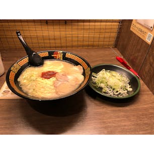 九州上陸後の古賀SAにて一蘭のらーめんと追加のネギ🤤🤤🤤