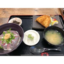 静岡県沼津市内浦の方にある「いけすや」さんの活あじ丼と分厚いアジフライ！

(最近は出張もないので過去に行ったとこの写真でも載せましょうかね...?)