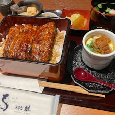 2021年1月10日(日)
うなぎ発祥の地と言えば静岡！と言う事で
浜松に来たついでに鰻を求め「うなぎ徳」へ✨
メニューを眺めてたら遠鉄店限定メニューが
目にとび込みそのまま注文！その名は「水仙」
関東風のフワッとした食感で美味しかった🤤

#うなぎ徳 #浜松遠鉄店 #水仙 #遠鉄店限定メニュー
#静岡 #名物料理 #鰻